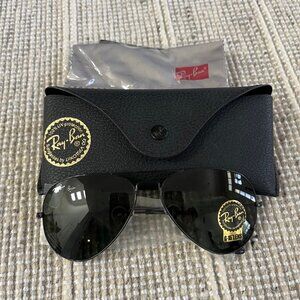 Brand new Ray-Ban Classic 58mm Aviator Sunglasses